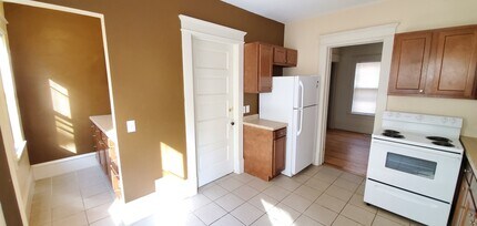 1457 S 74th St in West Allis, WI - Foto de edificio - Building Photo