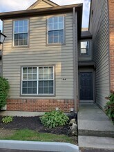 10555 Montgomery Rd, Unit 44 in Montgomery, OH - Foto de edificio - Building Photo