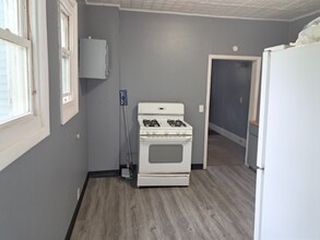 519 N Blackstone St, Unit 2 in Jackson, MI - Building Photo - Building Photo