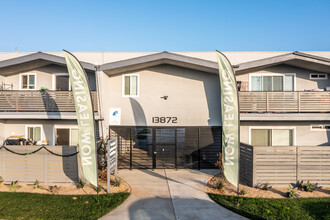 Courtyard at La Pat in Westminster, CA - Building Photo - Building Photo