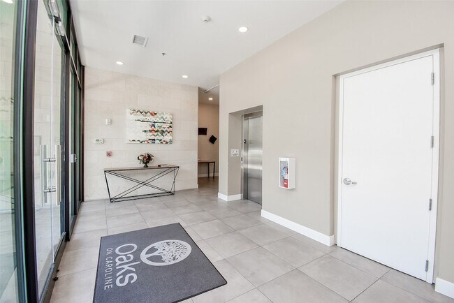 4820 Caroline St, Unit 407 in Houston, TX - Building Photo - Building Photo