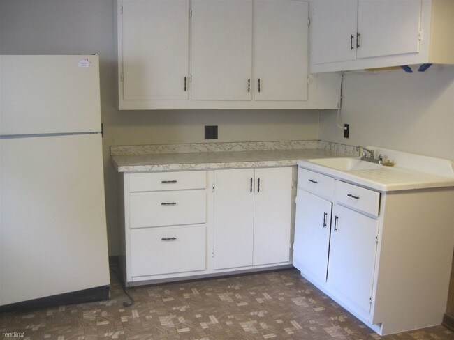 707 Center St-Unit -Apt 4 in Ashland, OH - Building Photo - Building Photo