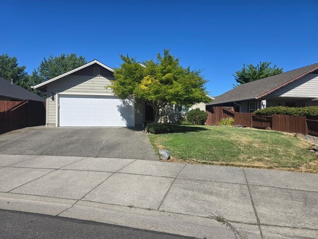 2650 SW Esther Ln in Grants Pass, OR - Building Photo - Building Photo