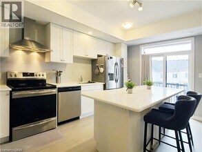 22 Wheat Ln. in Kitchener, ON - Building Photo - Building Photo
