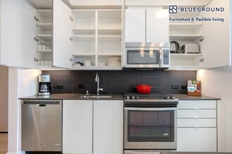 340 Fremont St in San Francisco, CA - Building Photo - Building Photo