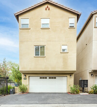 Balboa Homes in Lake Balboa, CA - Foto de edificio - Building Photo