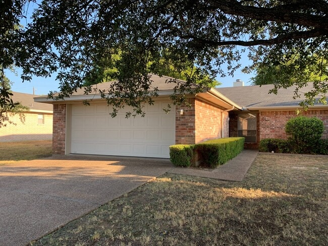 636 Park Place Drive in Hewitt, TX - Building Photo - Building Photo