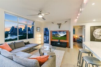 54 Rainey St in Austin, TX - Building Photo - Building Photo