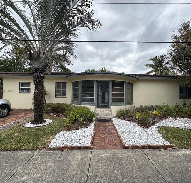 property at 1000 W Las Olas Blvd