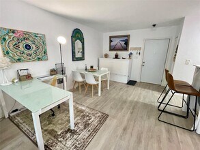 3000 Riomar St, Unit 307 in Fort Lauderdale, FL - Foto de edificio - Building Photo