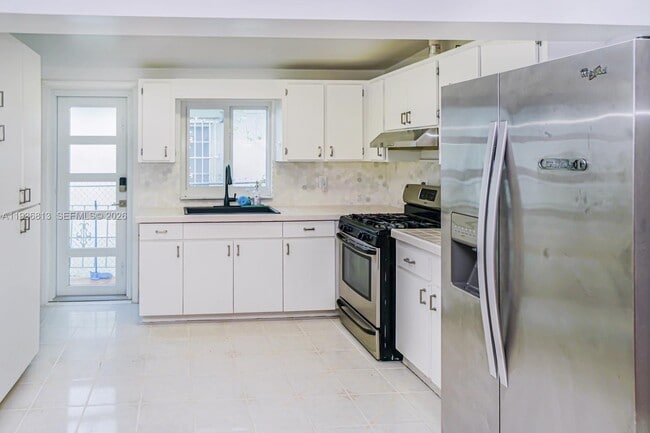 5911 SW 6th St in Miami, FL - Building Photo - Building Photo