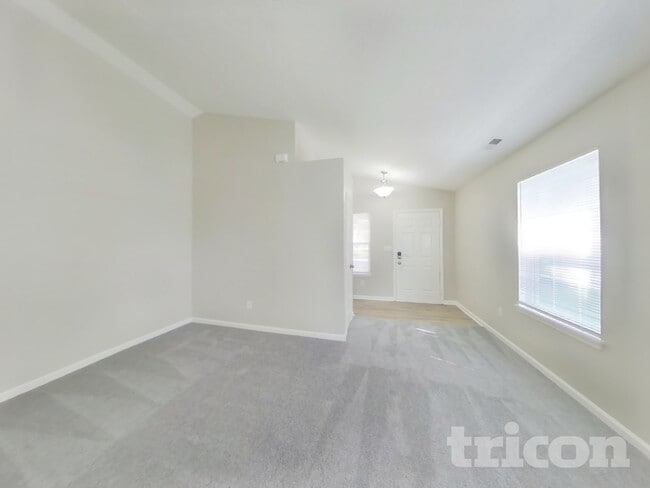 643 Rocky Meadow Dr in Greenwood, IN - Foto de edificio - Building Photo