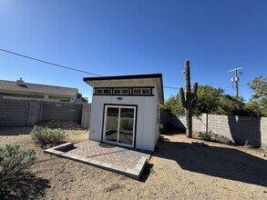 2013 E Solar Dr in Phoenix, AZ - Building Photo - Building Photo