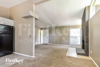 2420 Cherry, Unit C-201 in Black Jack, MO - Foto de edificio - Building Photo