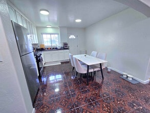 2946 E 29th St, Unit 2946A in Oakland, CA - Building Photo - Building Photo