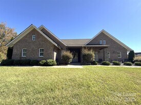 14019 Thompson Rd in Mint Hill, NC - Building Photo