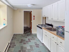 1022 US-4 in Rutland, VT - Building Photo