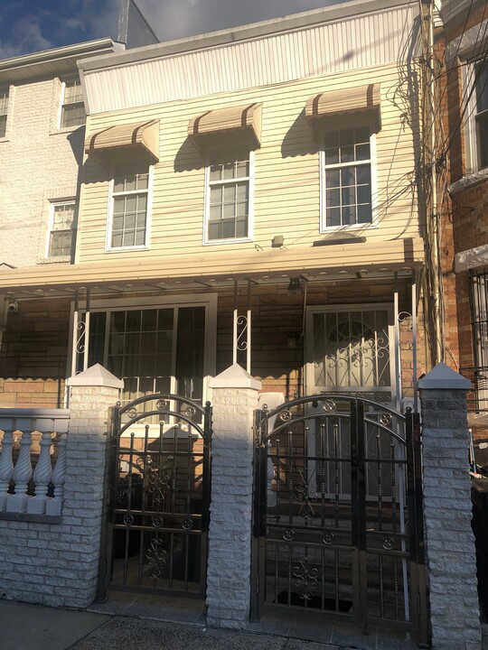 35 Autumn Ave, Unit Apt. 2 in Brooklyn, NY - Building Photo