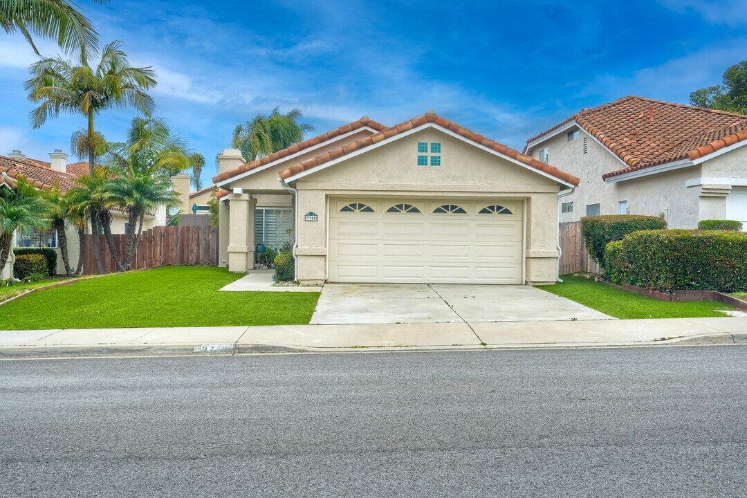 3750 Via Del Rancho in Oceanside, CA - Building Photo