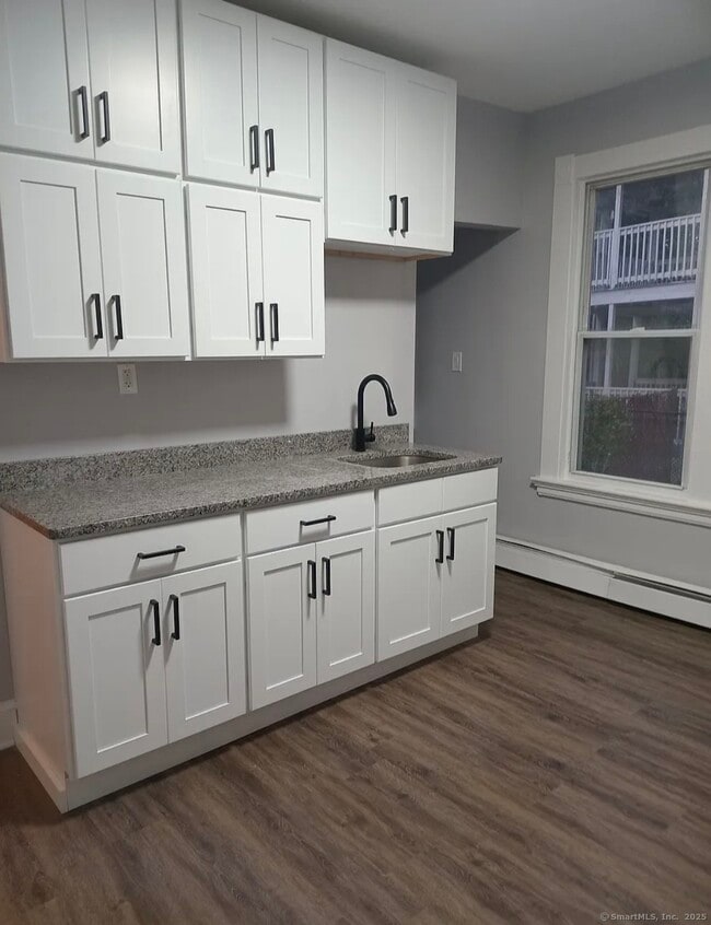 10 Fales St in Hartford, CT - Building Photo - Building Photo