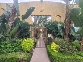 4437-4441 3/4 Willow Brook Ave. in Los Angeles, CA - Building Photo