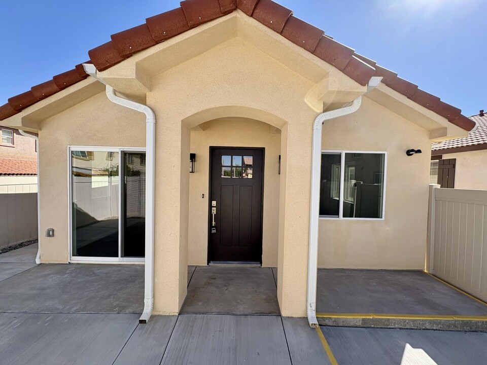 6333 Posada Ct in Palmdale, CA - Building Photo