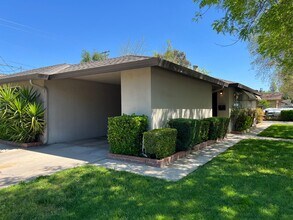 1237 Cecil Way in Modesto, CA - Foto de edificio - Building Photo