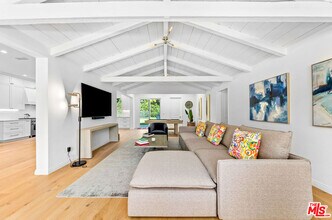 530 S Bentley Ave in Los Angeles, CA - Building Photo - Building Photo