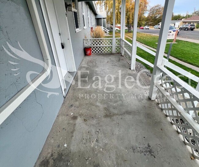 204 SE 12th St in College Place, WA - Building Photo - Building Photo