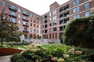 725 Johnson Ct in Cleveland, OH - Building Photo