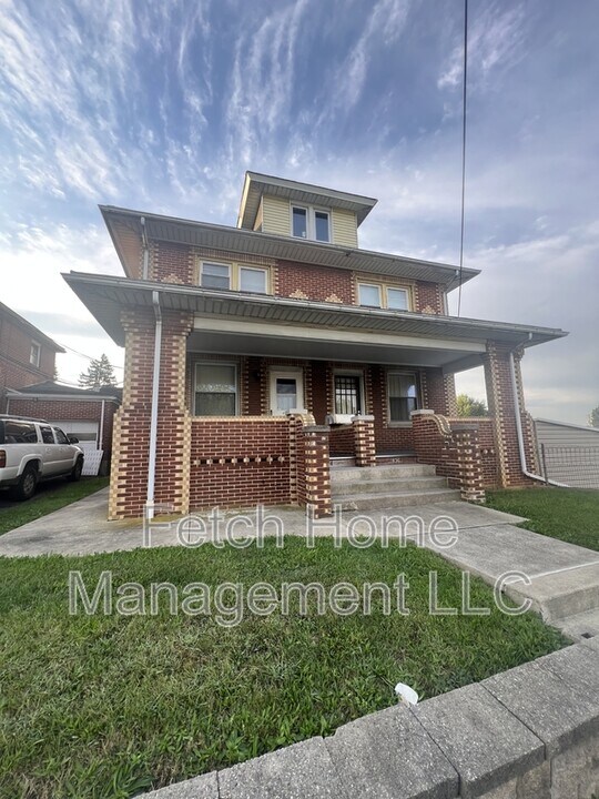 834 W Main St in Palmyra, PA - Building Photo