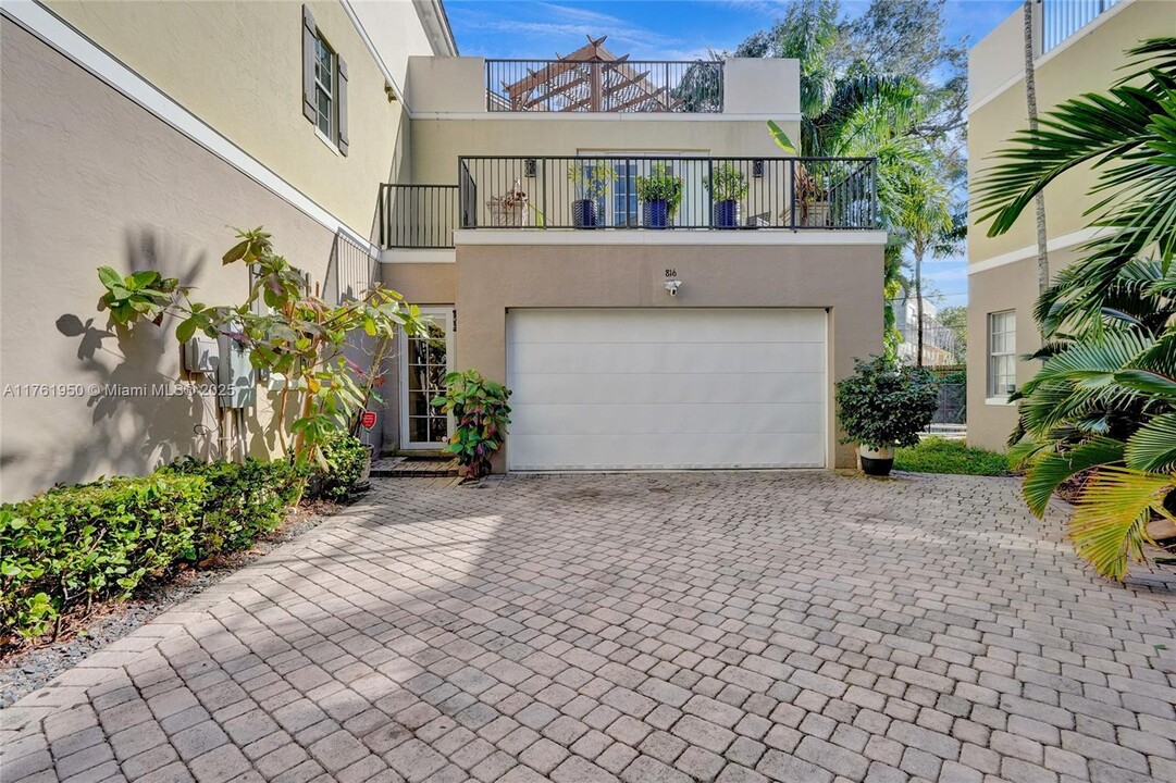 816 SW 10th St in Fort Lauderdale, FL - Building Photo