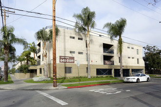 Verona in Santa Ana, CA - Building Photo - Building Photo