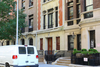 5 W 73rd St in New York, NY - Building Photo - Building Photo