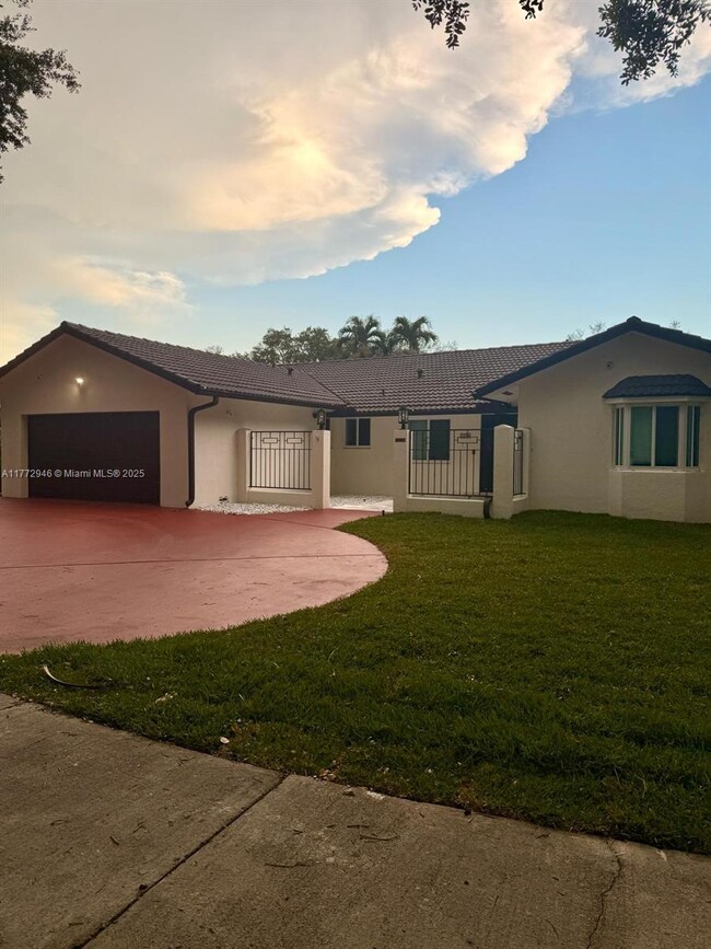 8370 NW 167th Terrace in Miami Lakes, FL - Building Photo - Building Photo