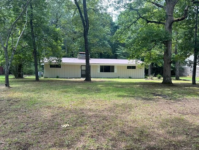 1317 Moss Hill Dr in New Albany, MS - Foto de edificio - Building Photo