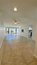 330 SE 20th Ave, Unit 303 in Deerfield Beach, FL - Building Photo - Building Photo