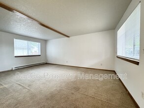 339 NE 4th Ave in Hillsboro, OR - Building Photo - Building Photo