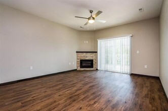 2863 Spring Rose Cir, Unit #203 in Coralville, IA - Building Photo - Building Photo