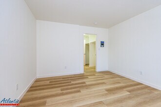 555 S 10th St, Unit 11 in San Jose, CA - Foto de edificio - Building Photo