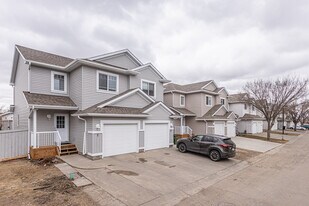 Summerhill Meadows in Edmonton, AB - Building Photo