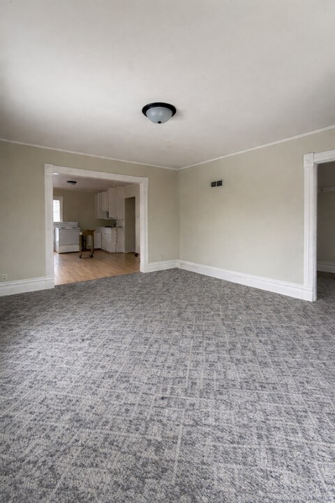 119 S 3rd St in Black River Falls, WI - Building Photo