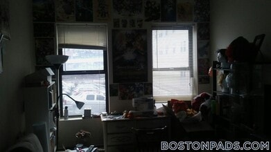 833 Beacon St, Unit 104 in Boston, MA - Foto de edificio - Building Photo