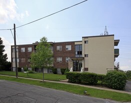 40 Torbolton Dr in Toronto, ON - Building Photo