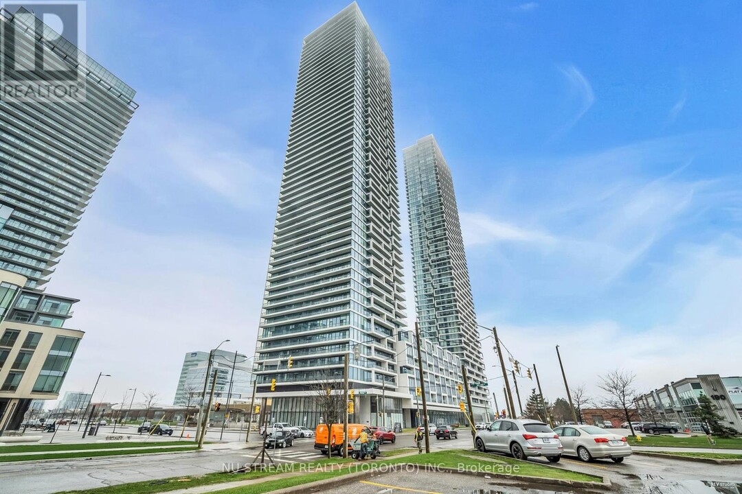 950-2950 Portage Pkwy in Vaughan, ON - Building Photo