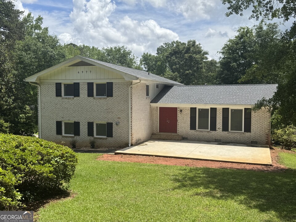 4977 Rockbridge Rd SW in Stone Mountain, GA - Building Photo