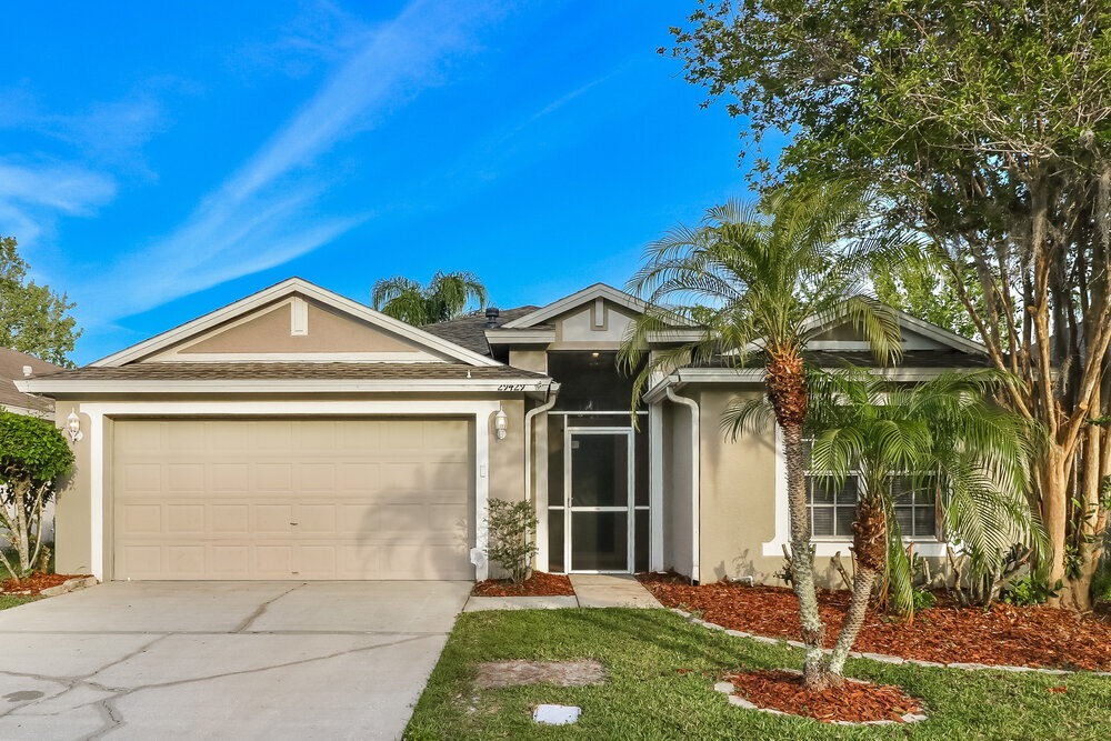 29429 Crossland Dr in Zephyrhills, FL - Foto de edificio
