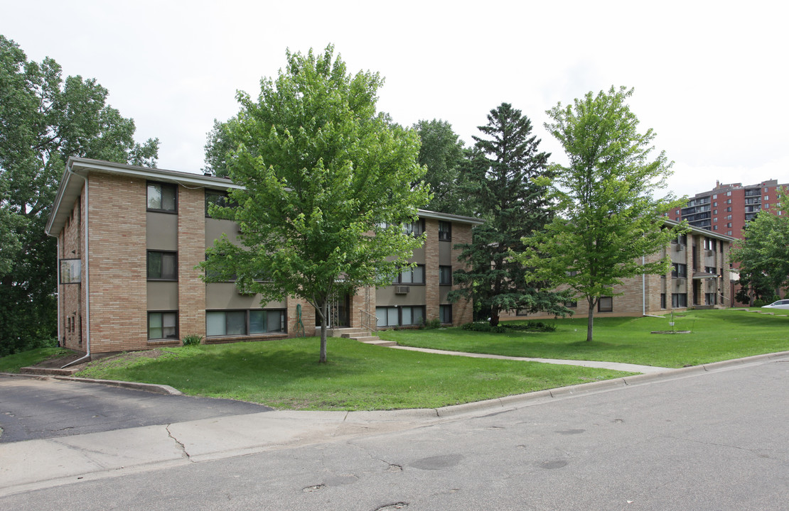 Grass Lake Manor Apartments in Richfield, MN - Building Photo