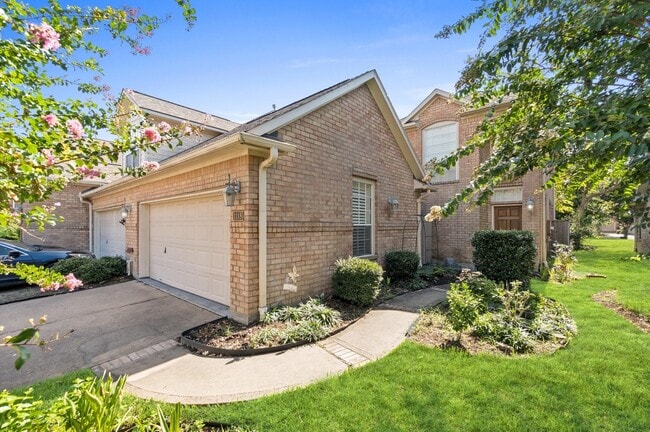 1118 Enclave Square E in Houston, TX - Building Photo - Building Photo
