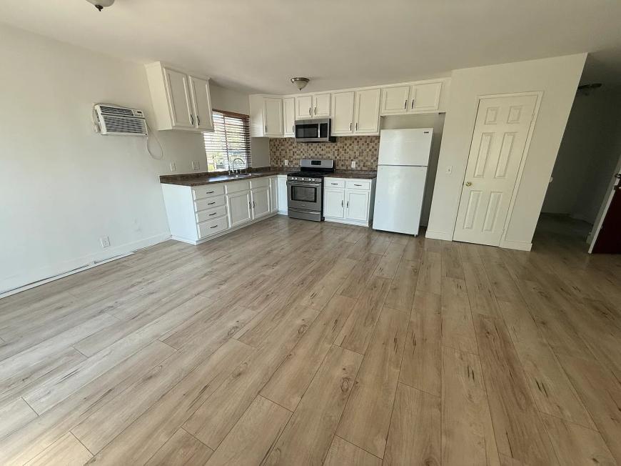 13227 Vanowen St in Los Angeles, CA - Building Photo